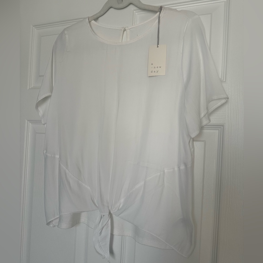 NWT Women’s white a new day tunic - M - never worn